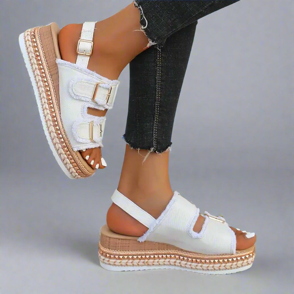 Sandalias con Detalles Artesanales y Efecto Jean
