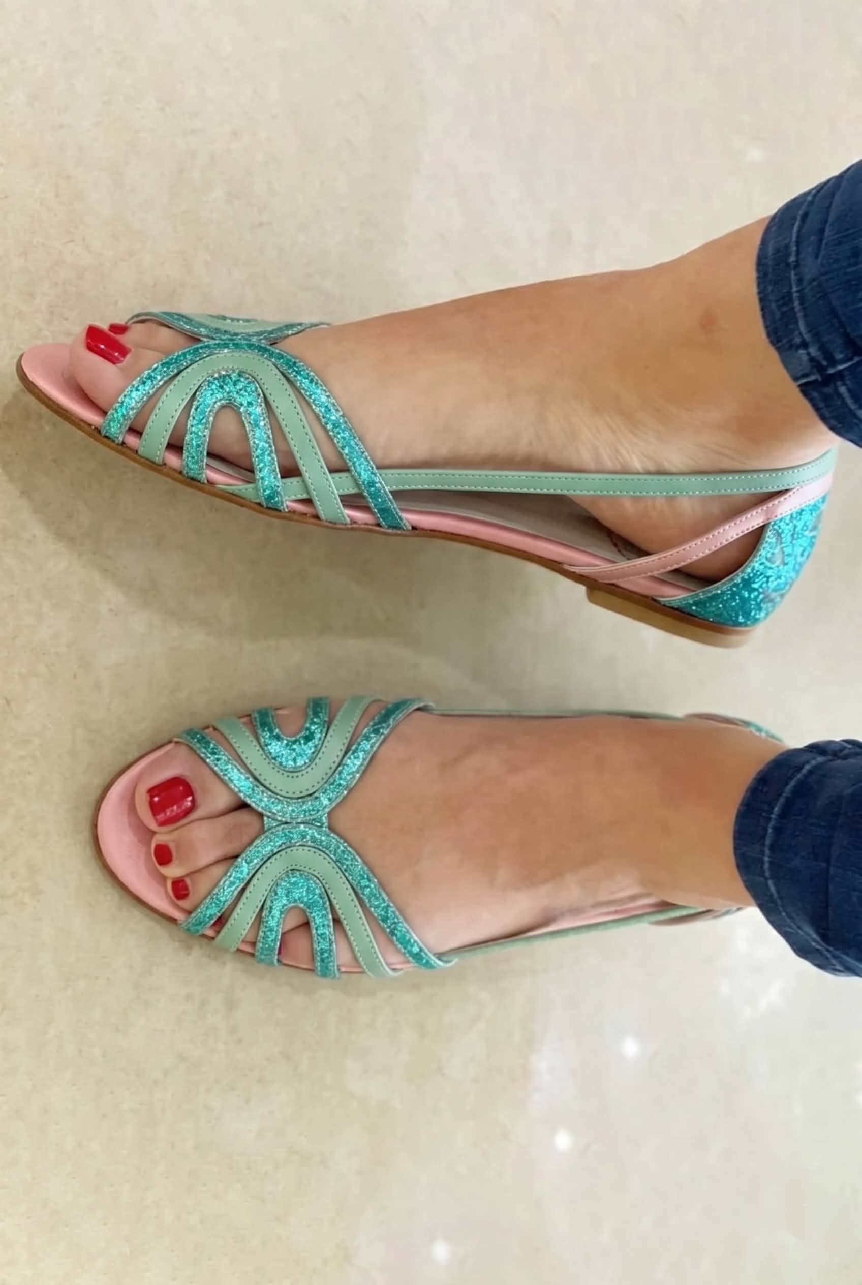 Sandalias "Soft Elegance" con Diseño Calado