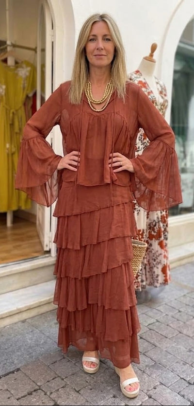 Vestido Chic Capas y Volantes