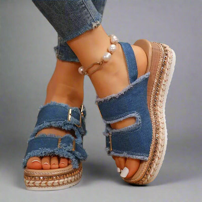 Sandalias con Detalles Artesanales y Efecto Jean
