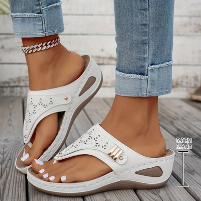 Sandalias de Dedo con Detalle Troquelado