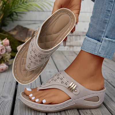Sandalias de Dedo con Detalle Troquelado