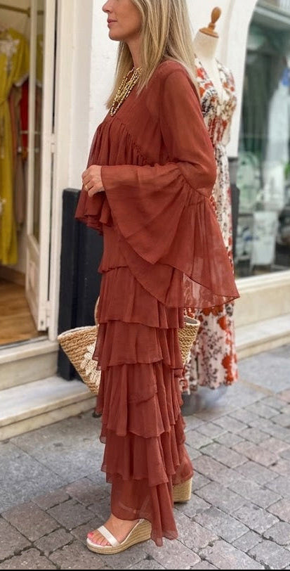 Vestido Chic Capas y Volantes