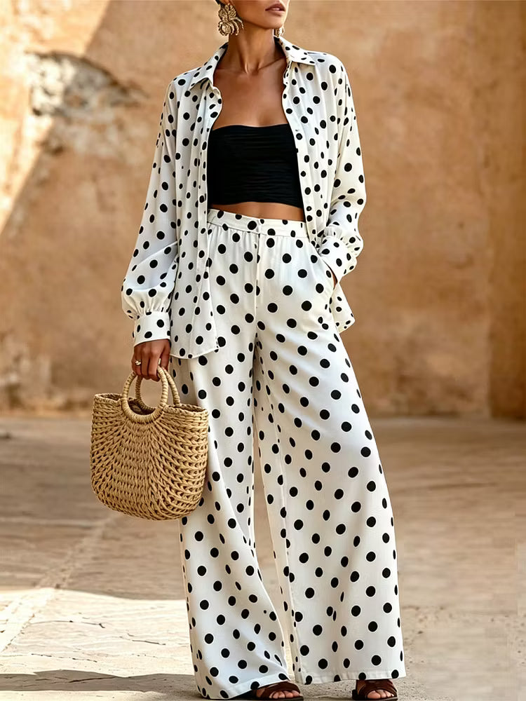 Conjunto Fluido con Estampado de Lunares