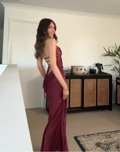 Vestido Satinado Burdeos Lumina